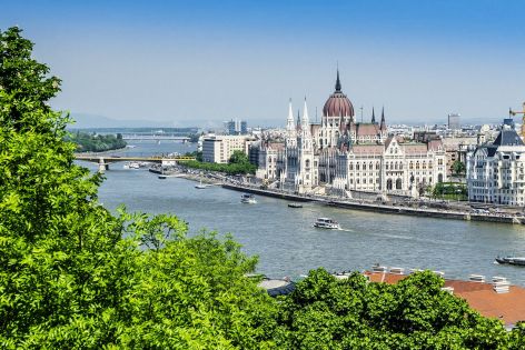 Блясък в Централна Европа с полет от Варна – Будапеща, Прага, Дрезден и Виена